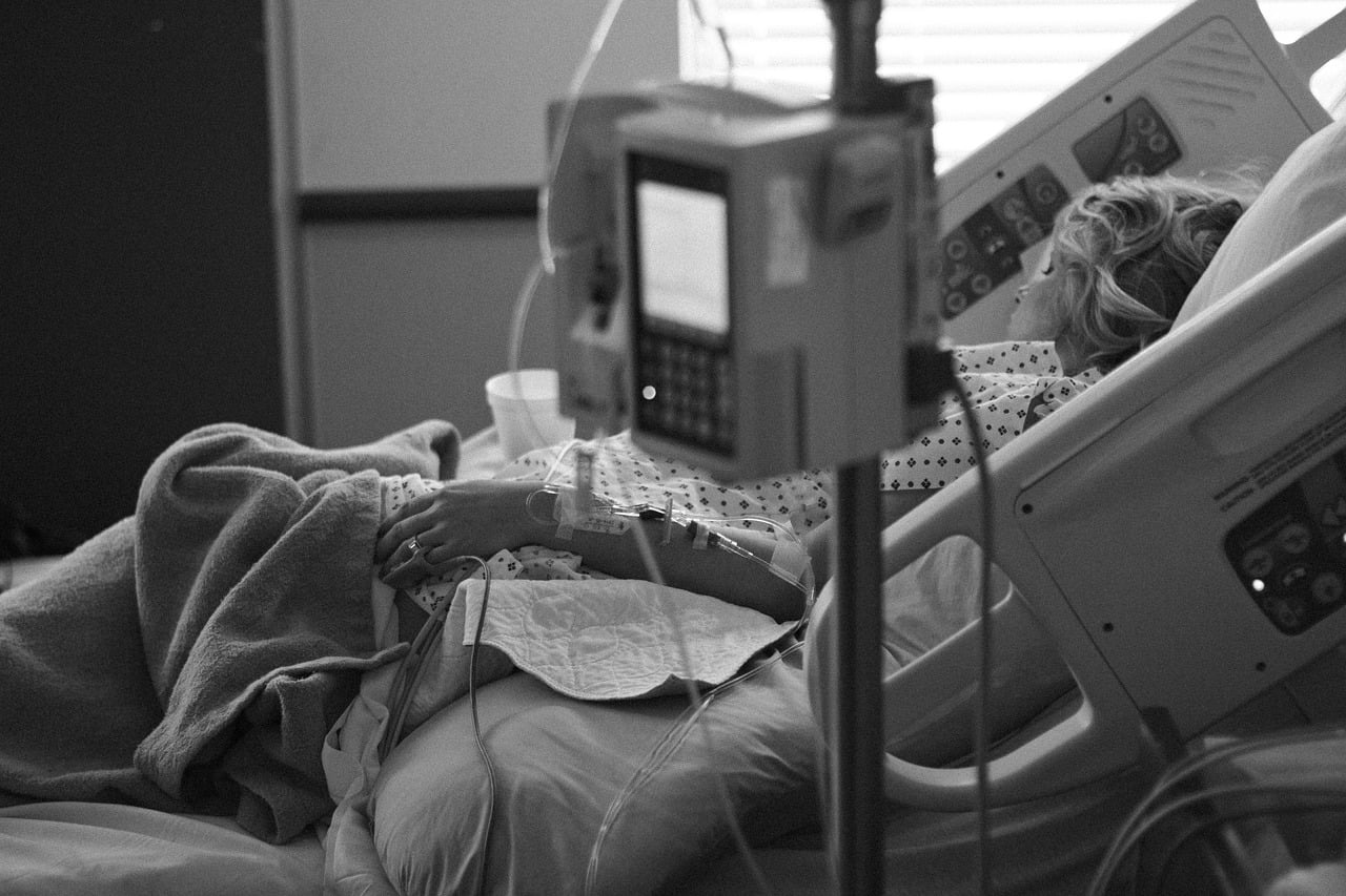 Servicios doctor, hospital bed, delivery-840127.jpg